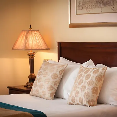 Meadow Court 4*