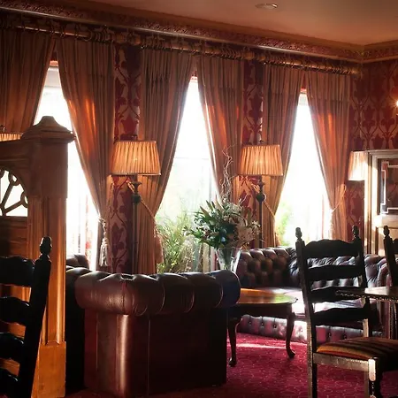 מלון Meadow Court 4*