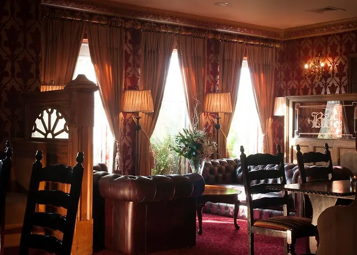 מלון Meadow Court 4*