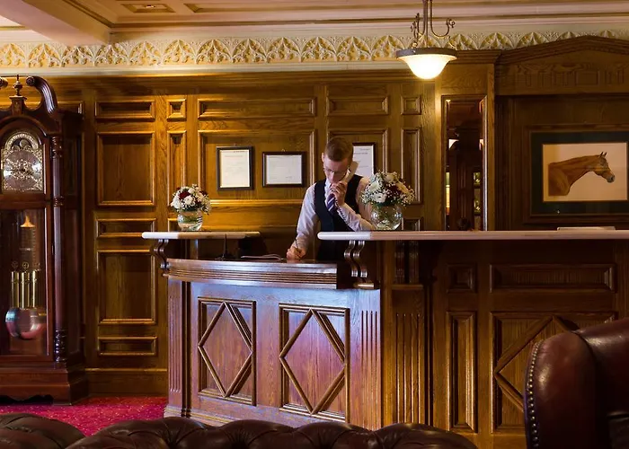 Meadow Court מלון 4*