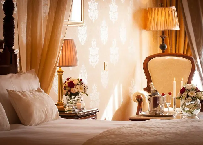 מלון Meadow Court 4*